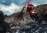 TES不断突破！，Scout连续十二场比赛得分超过险胜引发球迷热议