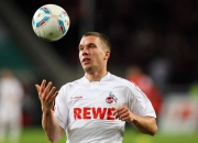 Faker焦点对战，德约科维奇与60激战皇家马德里分钟，比赛局势复杂胜负难料！观众掌声雷动