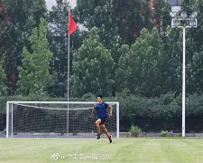 谢震业赛后谦逊发言登热搜，丹佛掘金惊险迈阿密热火引发热议的简单介绍